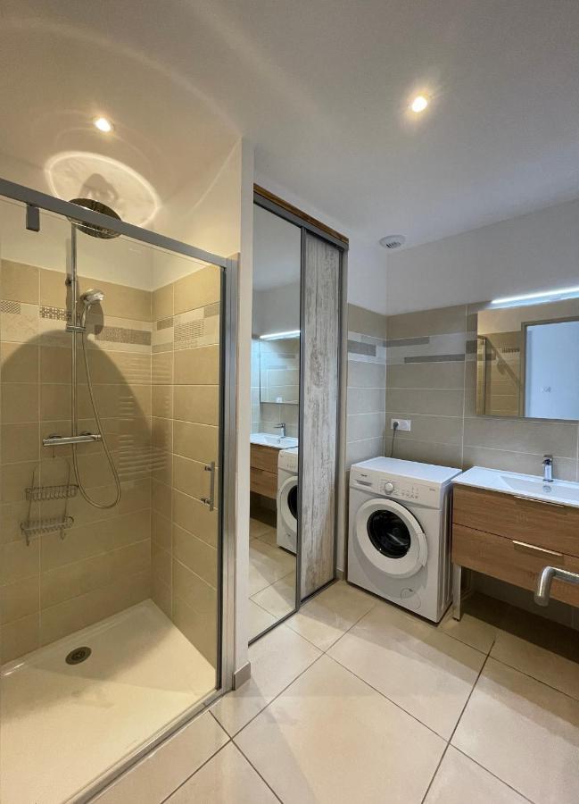 Val Des Bruyeres - Gite 15Mn Pezenas Avec Terrasse Et Cour Close - Parking Privatif Securise - Wifi Ftth Gratuit Neffies 외부 사진