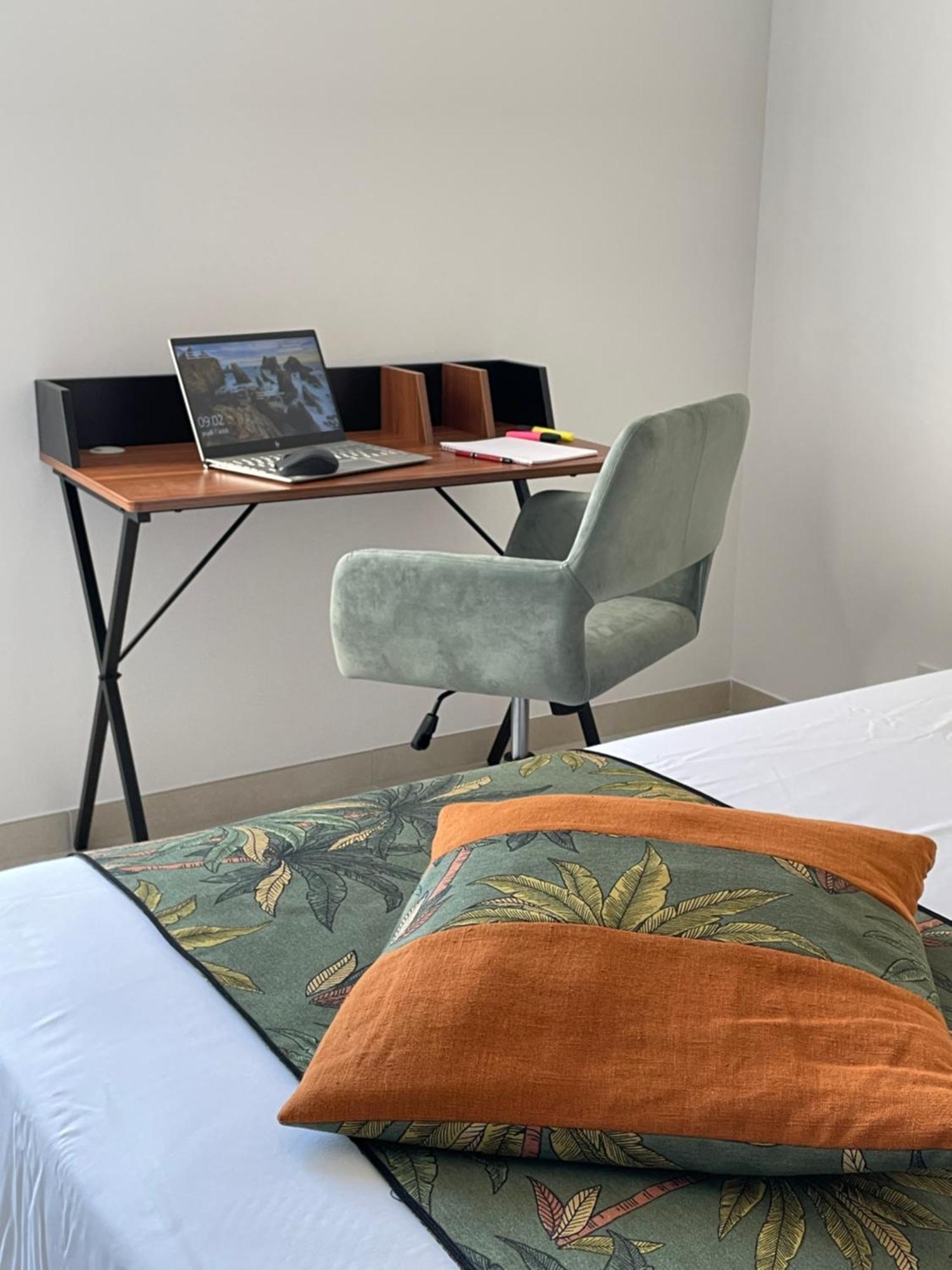 Val Des Bruyeres - Gite 15Mn Pezenas Avec Terrasse Et Cour Close - Parking Privatif Securise - Wifi Ftth Gratuit Neffies 외부 사진
